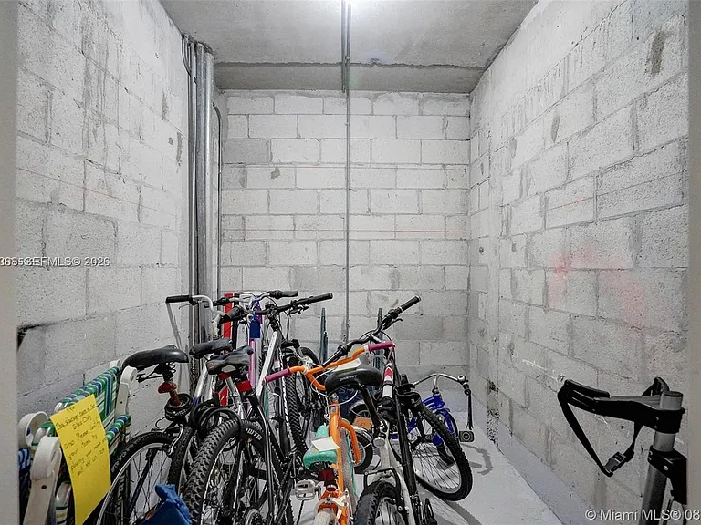 400 N Riverside Dr #214 — Photo 43