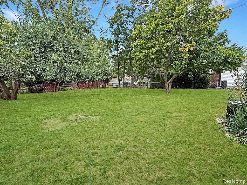 3 bed, 1000 sqft, $2,000 — Photo 4