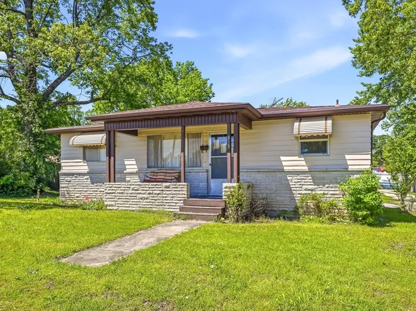 313 S Rinker Avenue, Aurora, MO 65605