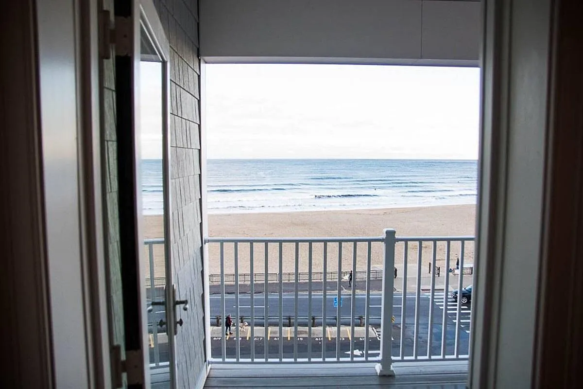 Ocean Blvd, Hampton — Photo 3