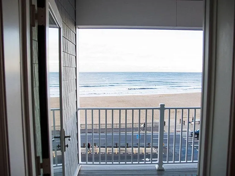 Ocean Blvd — Photo 3