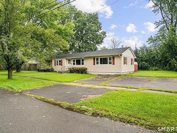 3rd image of 250 Albert Avenue
