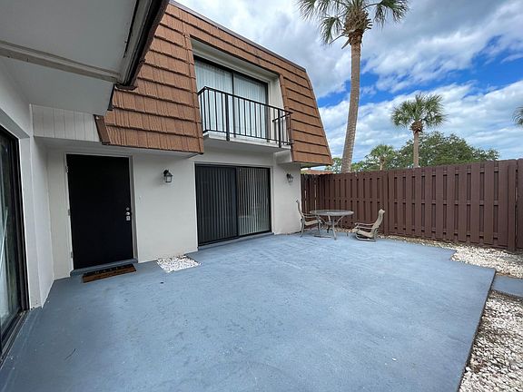 3rd image of 1818 Kaileen Cir NE