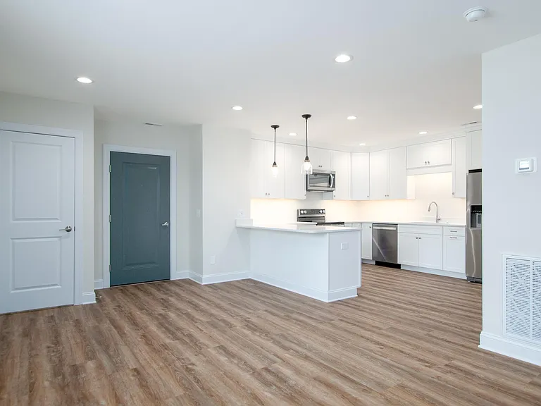 205 W Main St #6 — Photo 5
