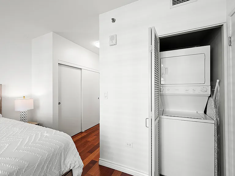 425 W Beech St #907 — Photo 7