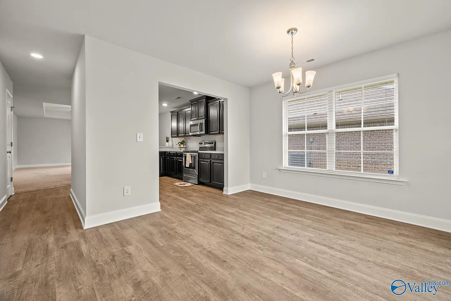 3 bed, 2.0 bath, 1717 sqft, $2,000 — Photo 4