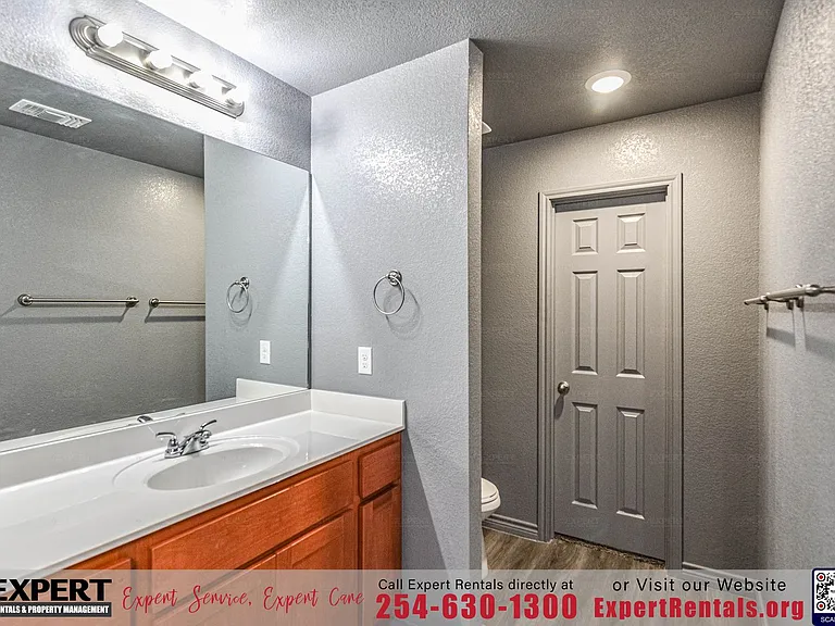 2816 Leroy Cir #B — Photo 16