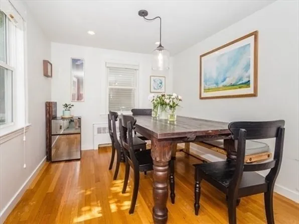62 Bowdoin Ave, Waltham, MA 02451
