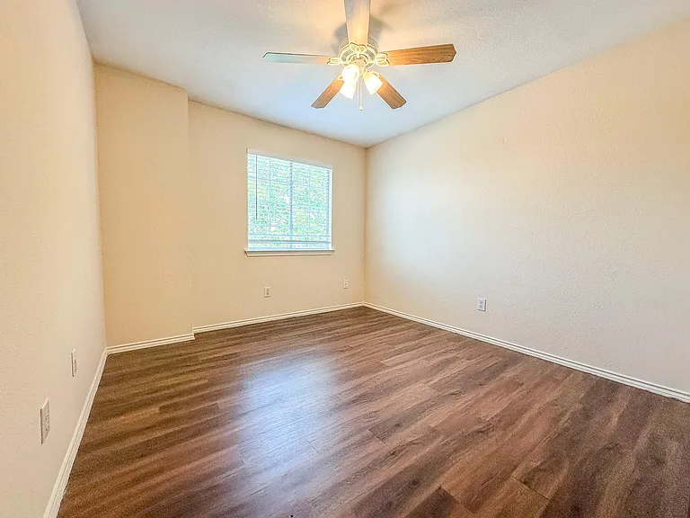 1101 Whitley Dr — Photo 16