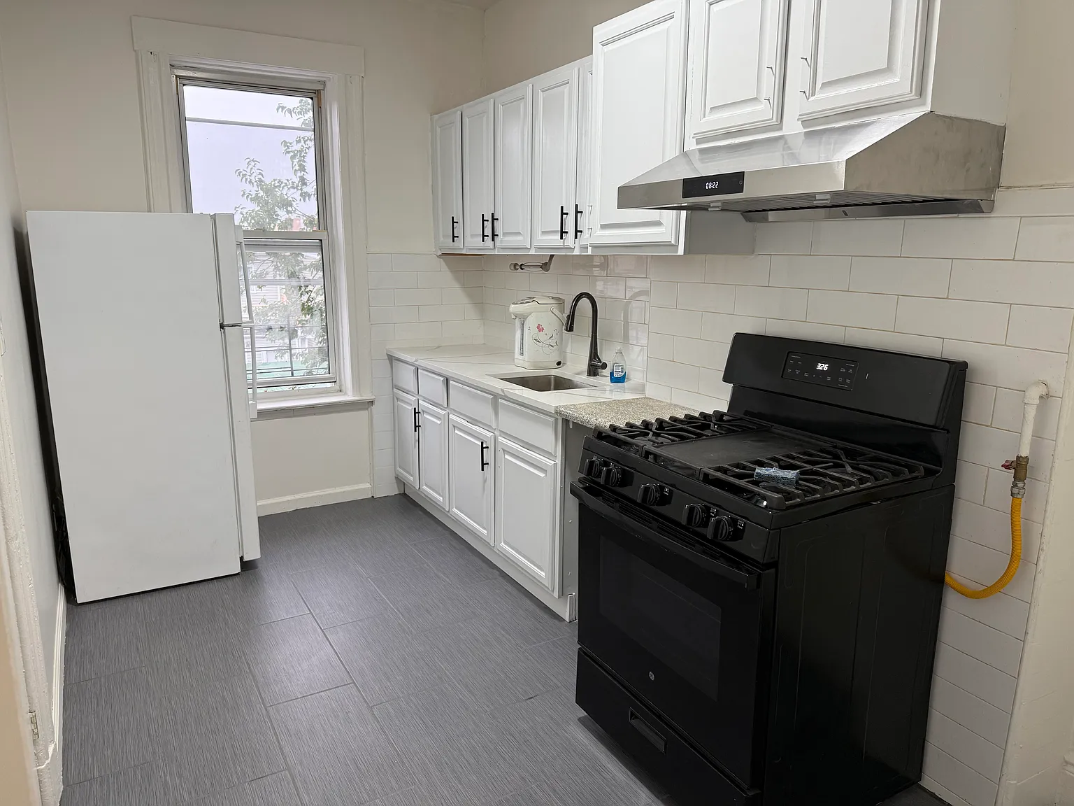 151 Hemlock St — Photo 3