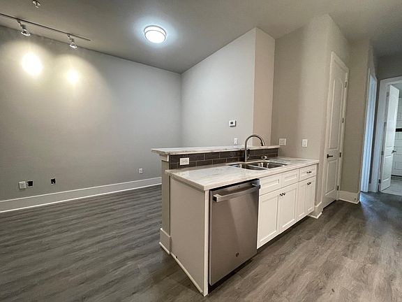 2nd image of 2727 Houston Ave #309