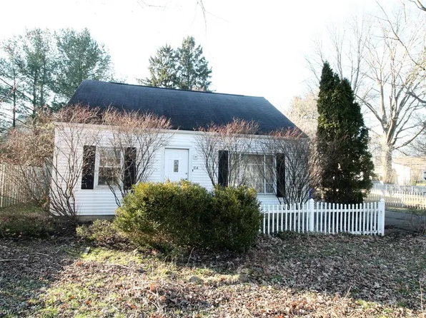 814 Hudson Rd, Kent, OH 44240