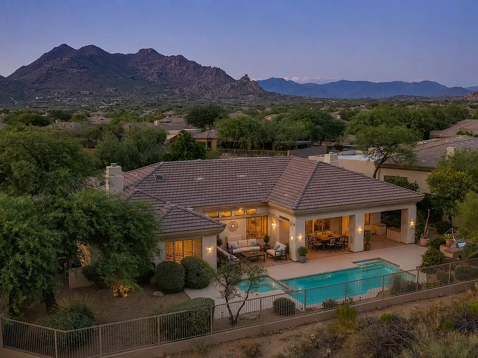 6461 E Crested Saguaro Ln