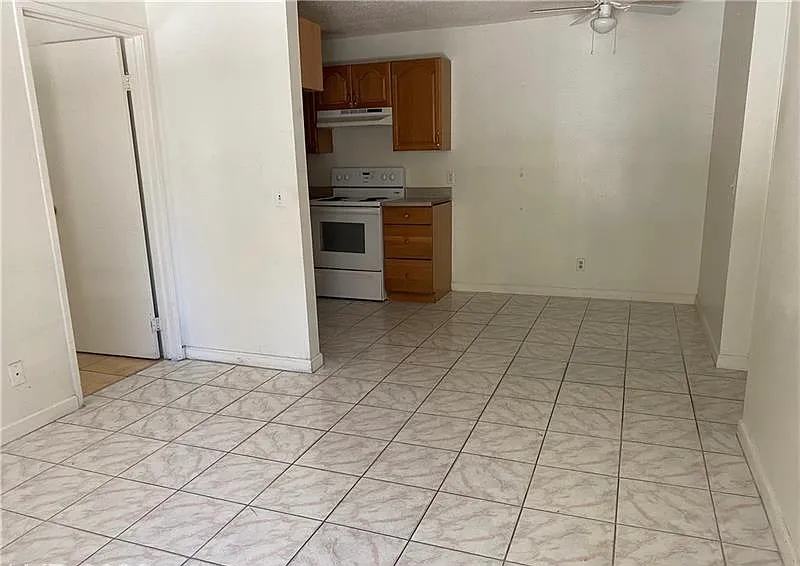 2 bed, 640 sqft, $1,000 — Photo 2