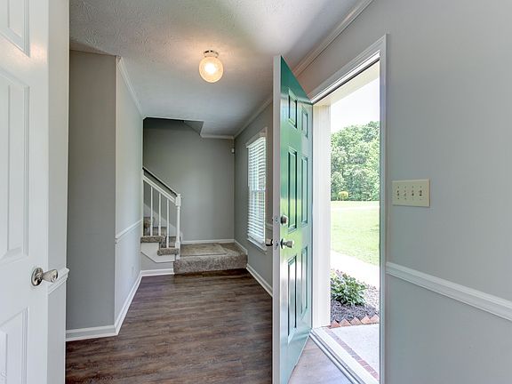 4th image of 180 Fairfield Cir