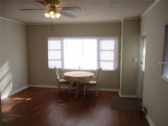 2nd image of 851 Canovia Ave #B