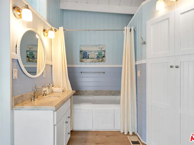 24528 Malibu Rd — Photo 33