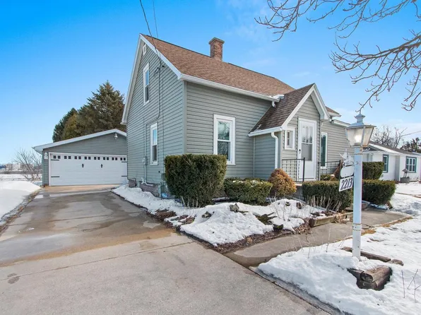 2213 South 35th STREET, Manitowoc, WI 54220