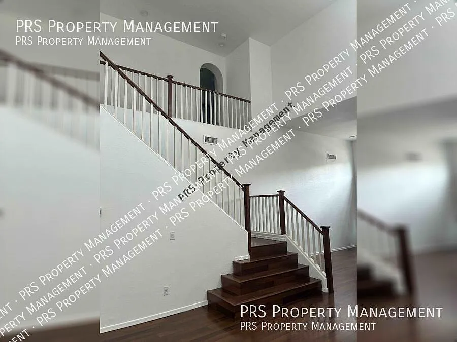 Beautiful home newly listed! — Photo 2