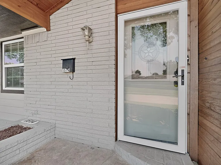 1514 Douglas Dr — Photo 7