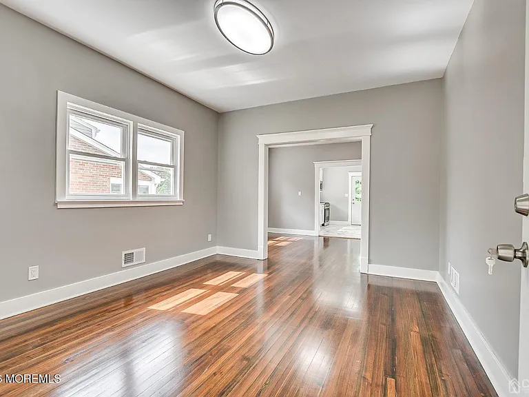 48 Johnson Pl — Photo 6