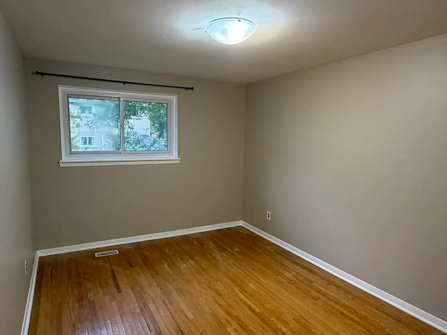 3 bed, 1200 sqft, $2,975 — Photo 2