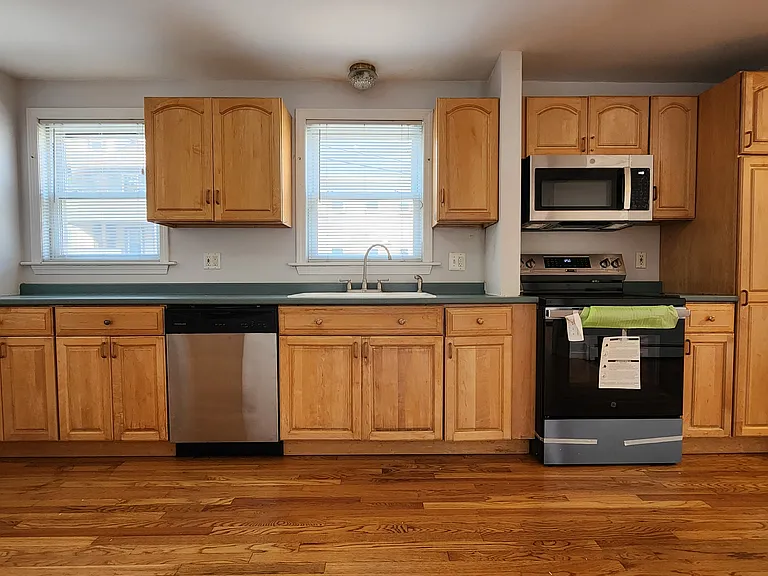 82 Fairview Ave — Photo 1