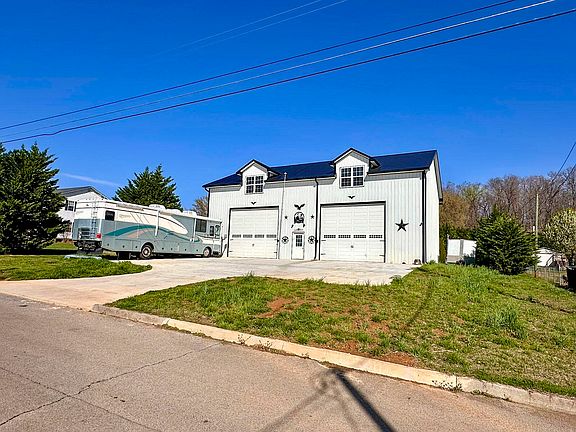 2nd image of 613 Ross Dr