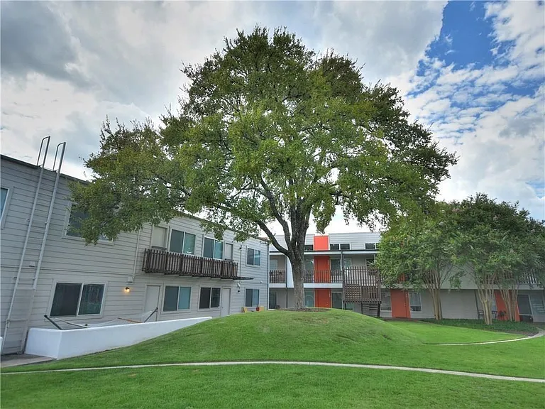 2200 Dickson Dr #126 — Photo 15