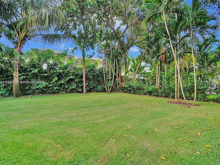 5705 SW 60th Ave — Photo 32