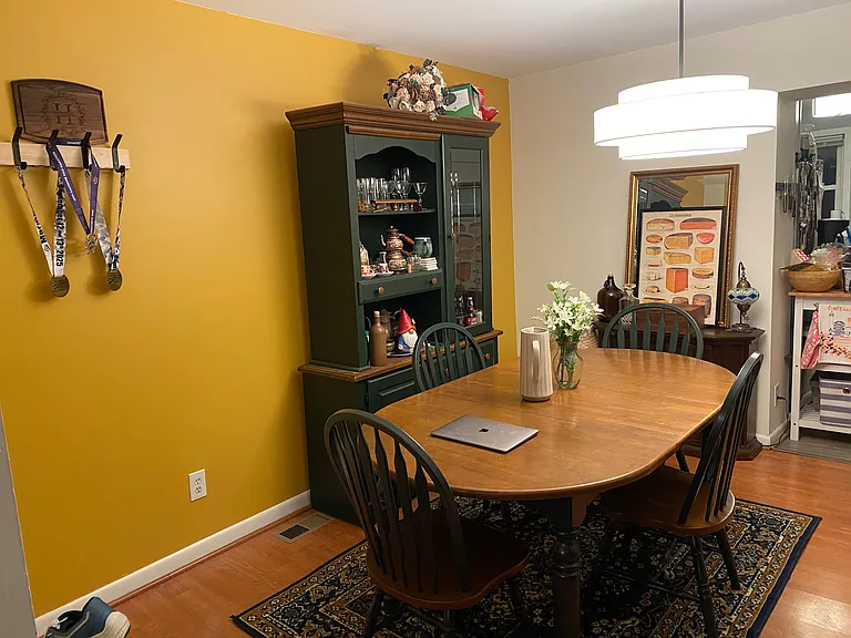 933 S Linwood Ave — Photo 1