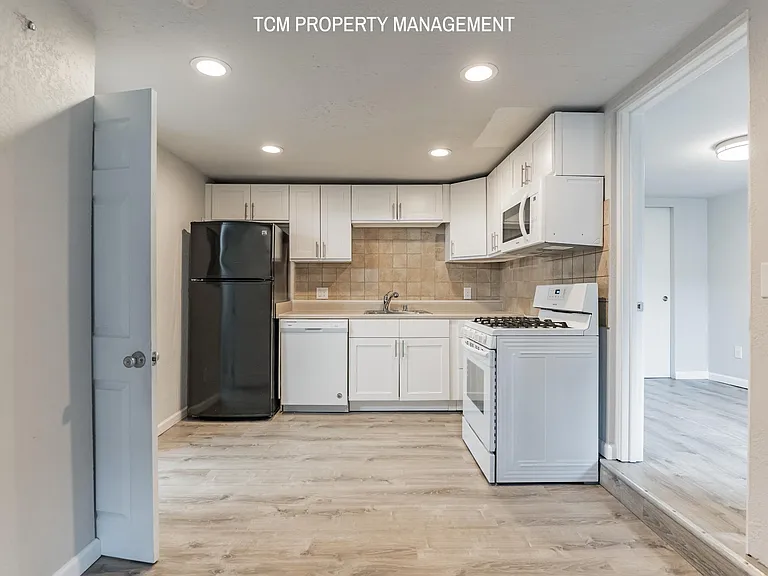 2524 Chestnut St #5 — Photo 6