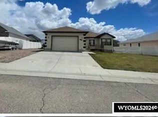 2607 Popo Agie Dr, Rock Springs, WY 82901