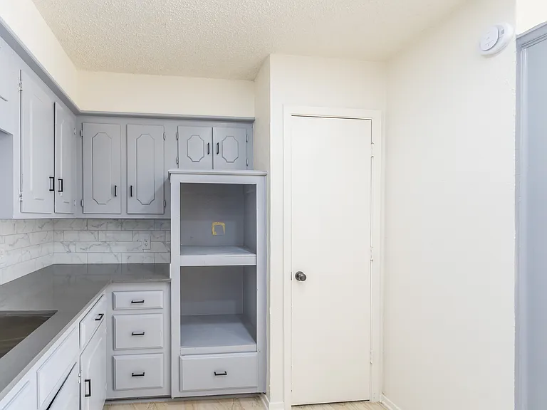 625 Woodhaven Pl — Photo 10