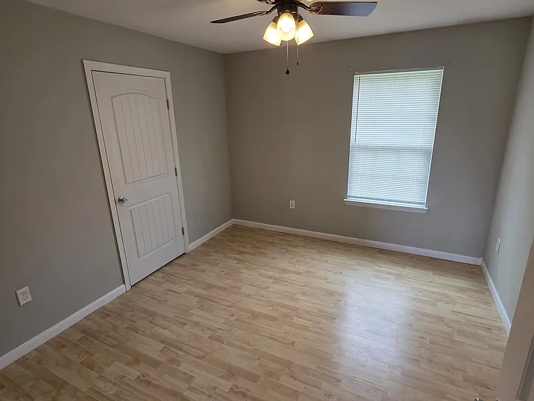 210 Dylan Ln — Photo 6