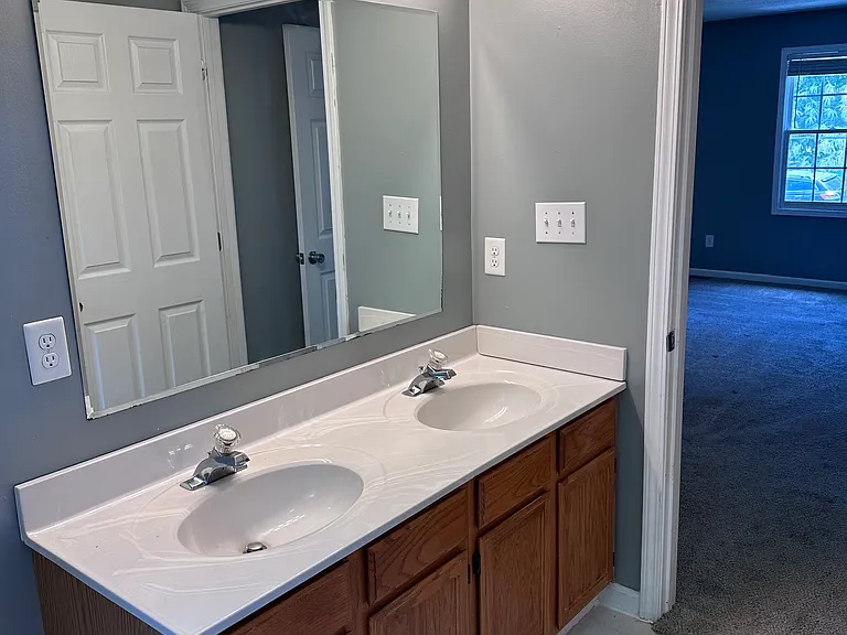 118 Glenstone Ct — Photo 12