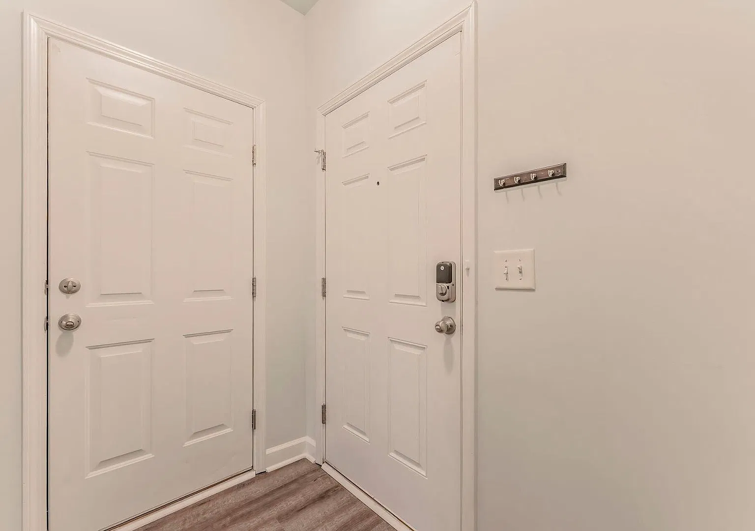 3 bed, 3.5 bath, 2068 sqft, $2,100 — Photo 3