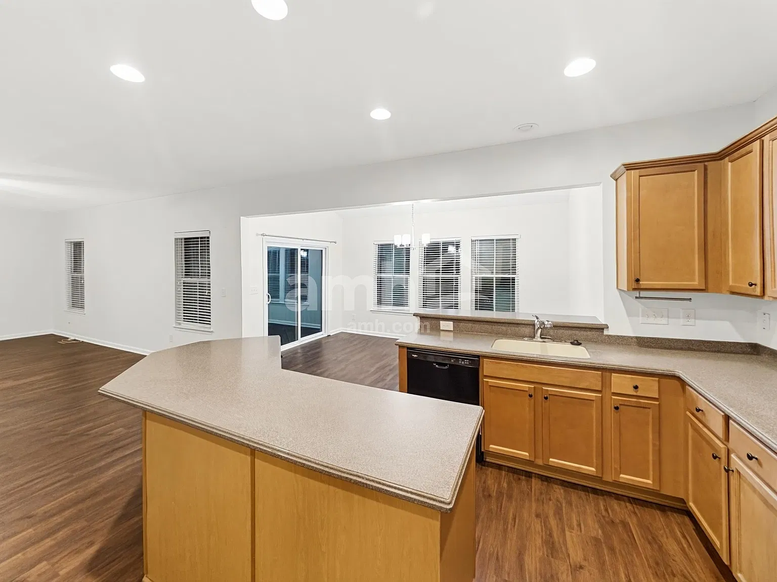5 bed, 3.5 bath, 3294 sqft, $2,965 — Photo 4