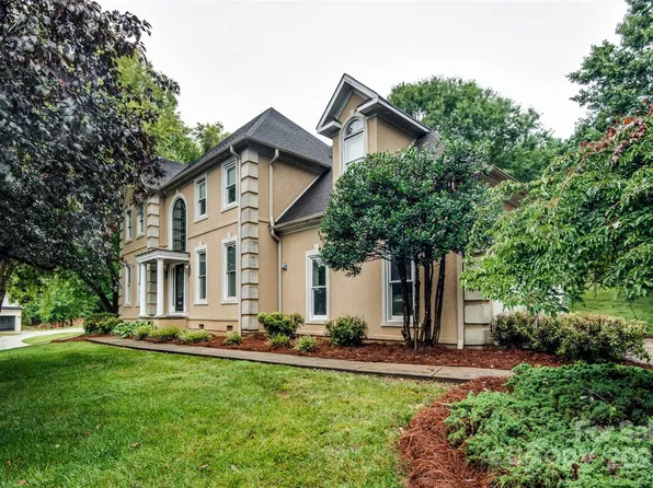4825 1st Street Ct NW, Hickory, NC 28601