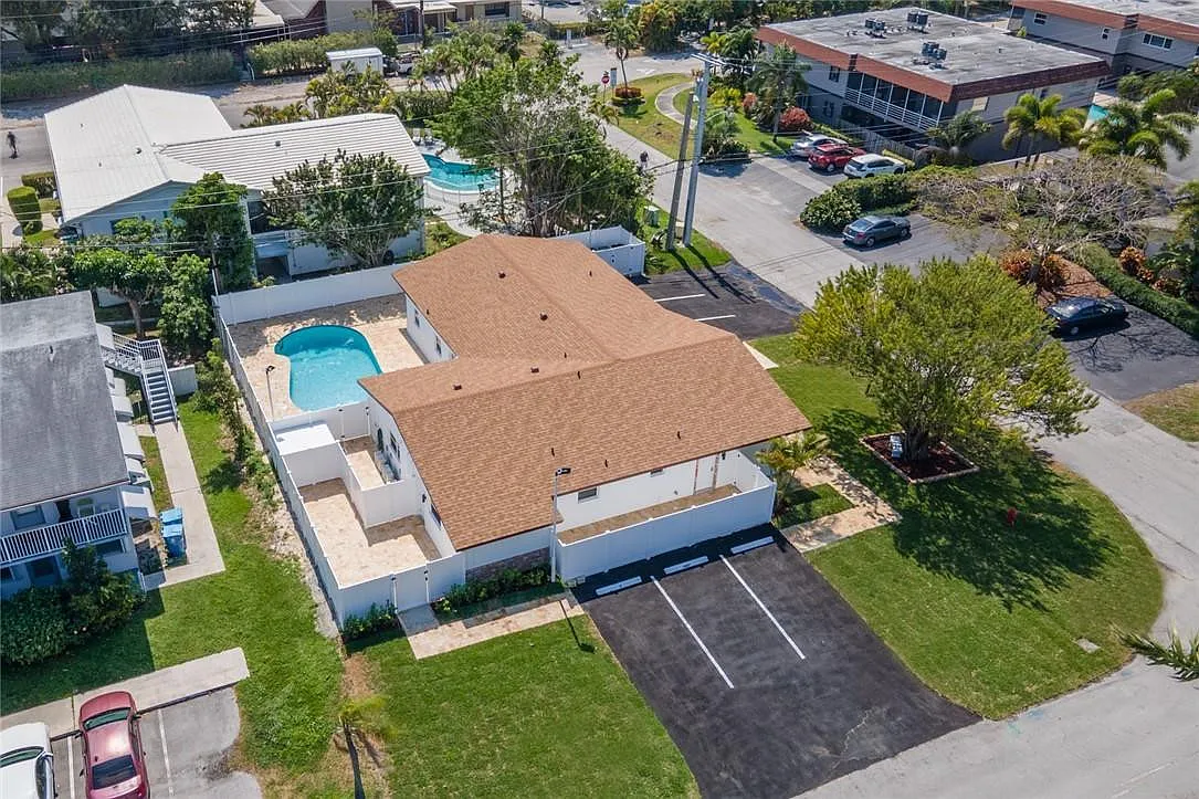 2 bed, 1.0 bath, 2500 sqft, $2,250 — Photo 1