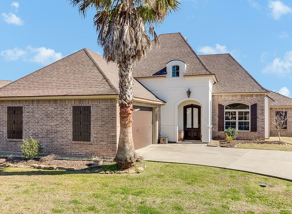 1st image of 325 La Villa Cir