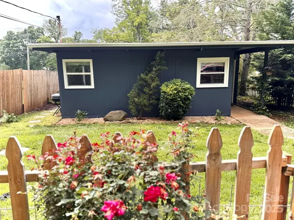 1 Fullam Dr, Arden, NC 28704