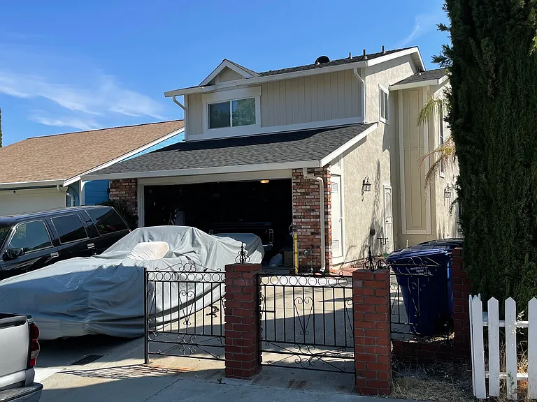 448 Lisa Ann St — Photo 1