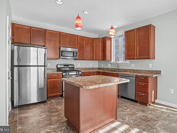 3rd image of 45630 Catalina Ln