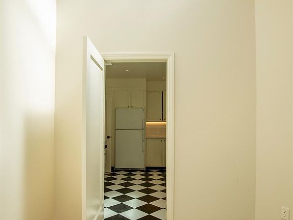4th image of 574 Arguello Blvd