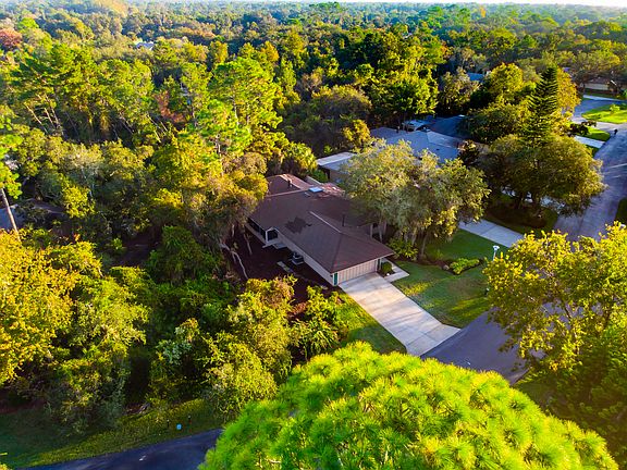 3rd image of 699 Saint Andrews Cir