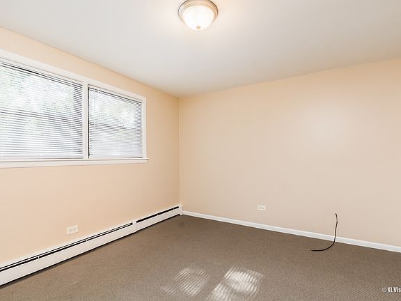 5th image of 813 E Marquette Rd Unit 1