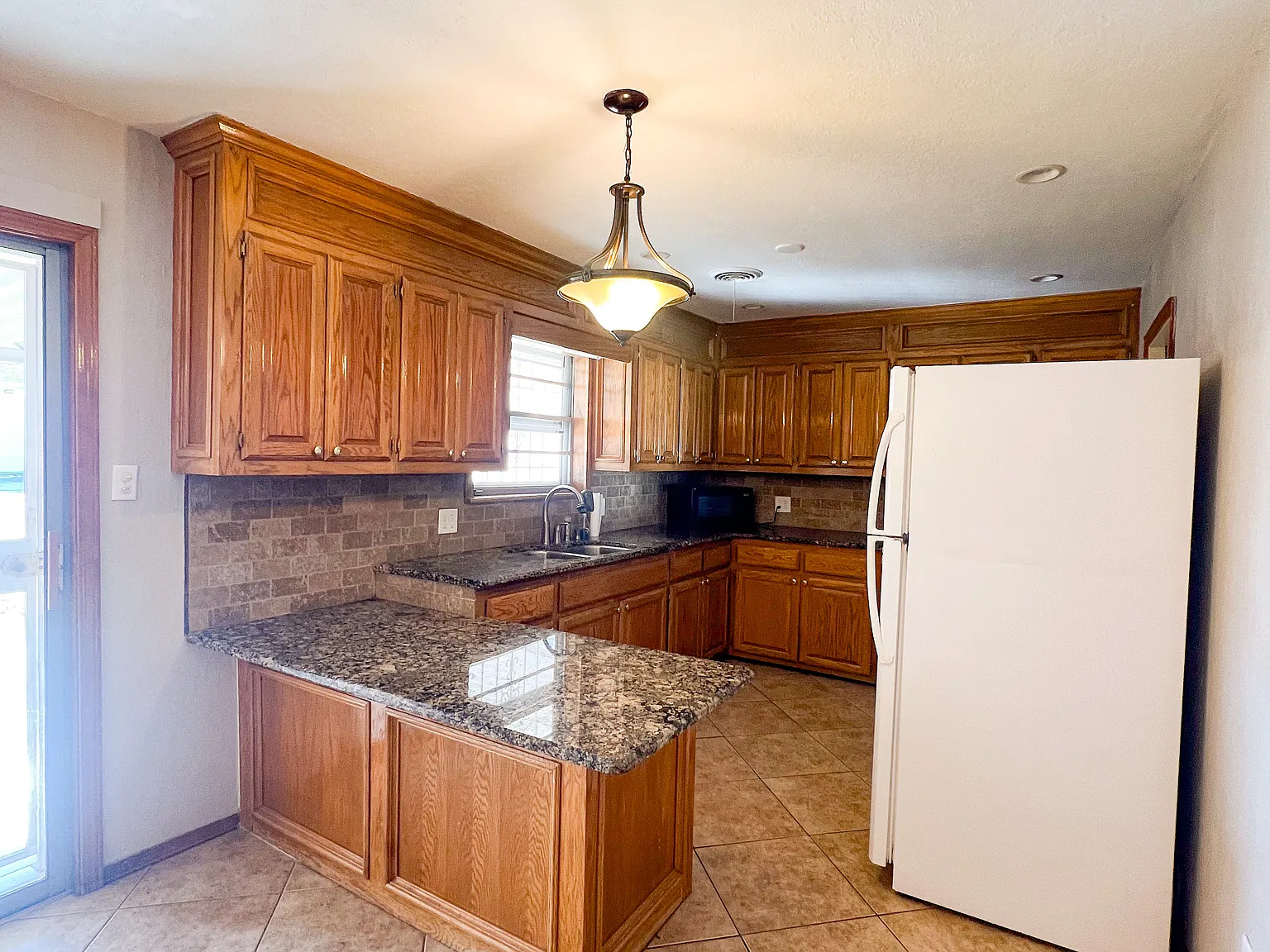3 bed, 1355 sqft, $1,250 — Photo 3