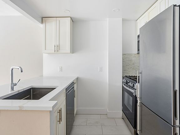 4th image of 784 Columbus Ave APT 1R