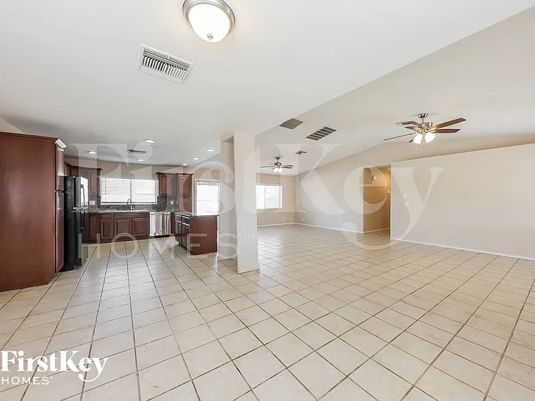 11740 N 80th Dr — Photo 5